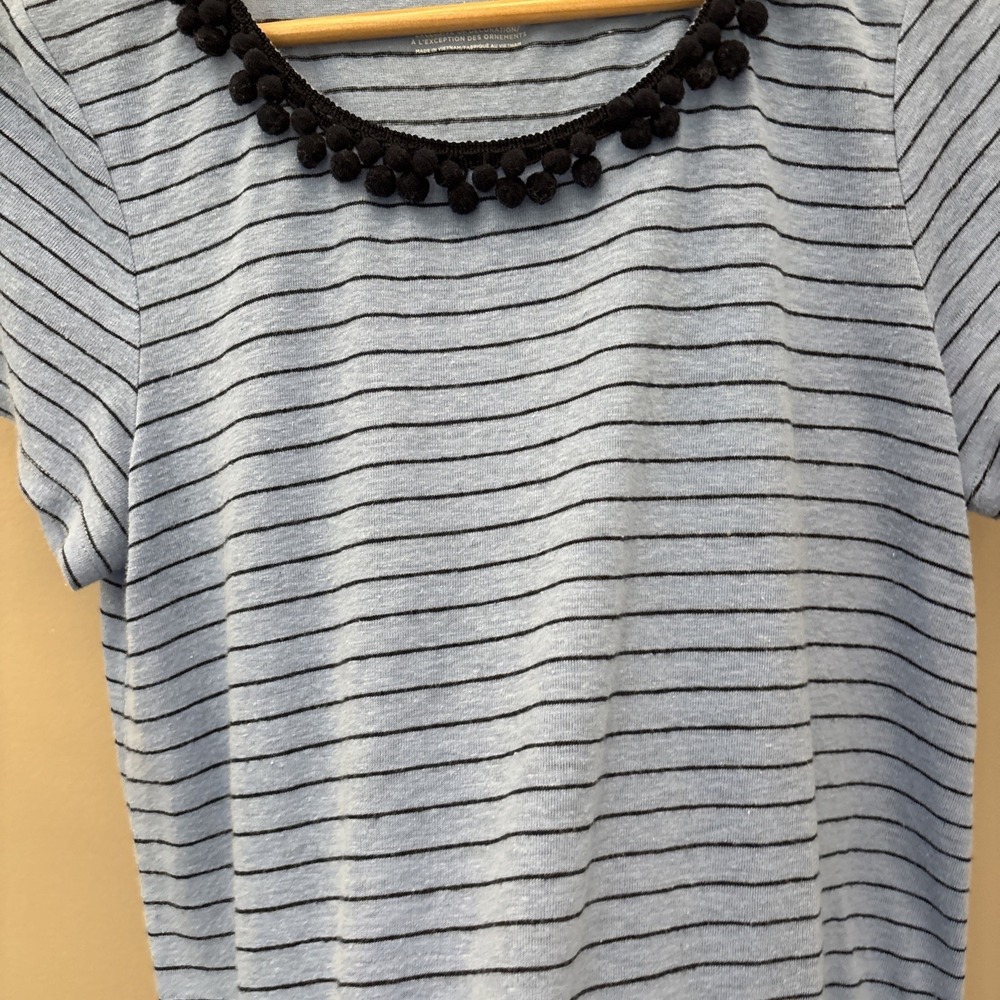 Talbots Linen Blend T-shirt Size Large Blue Crochet Pom Poms Trim Scoop Neck Tee - Picture 6 of 10